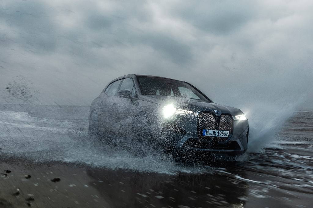 ix M60 3 BMW ix M60 frente