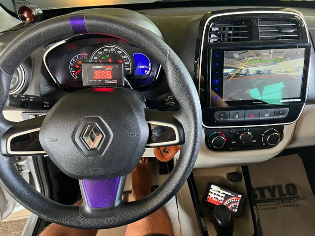 Renault Kwid turbo à venda na OLX (3) Sob o painel fica o controle da injeção programável
