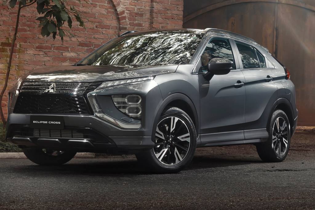 Mitsubishi Eclipse Cross 2023 (4) Faróis de neblina roubam olhares e são em leds a partir do segundo nível de equipamentos