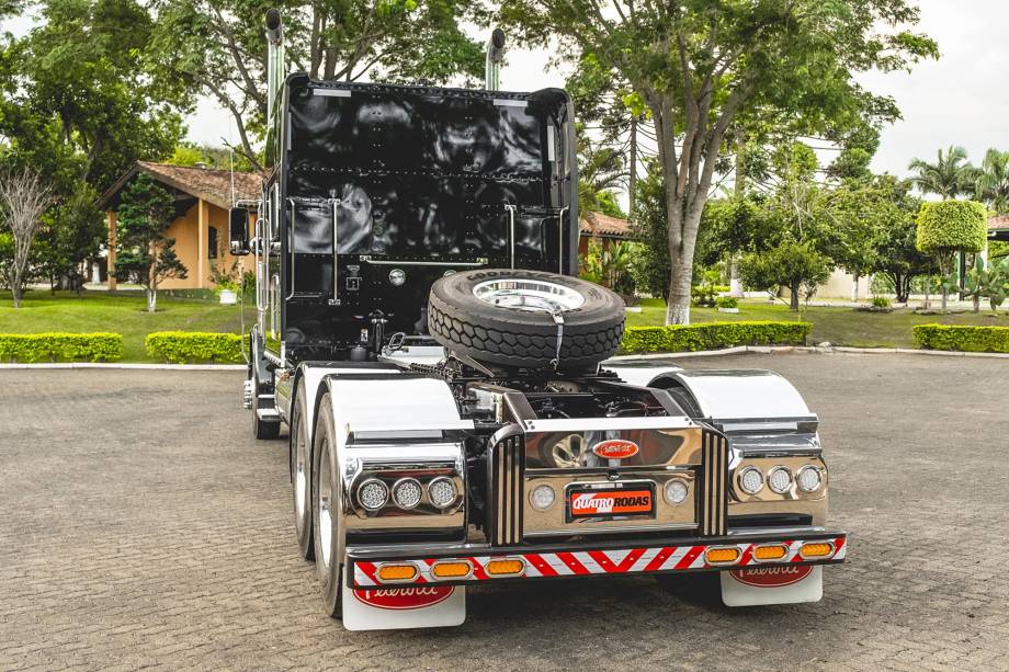 Traseira já começou a receber customização do proprietário Traseira já começou a receber customização do proprietário