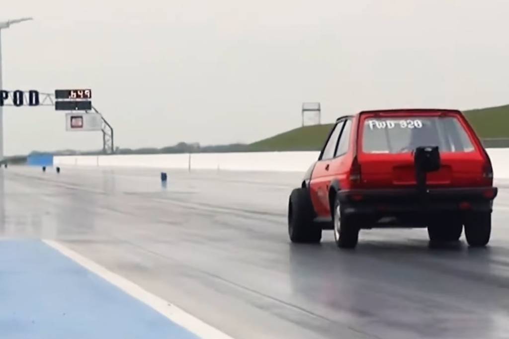 Fiesta 4 Ford Fiesta Drag Race na pista