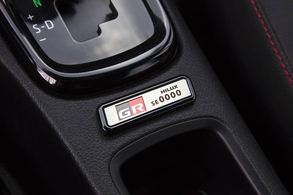 Hilux-GR-S-8 Hilux-GR-S-8