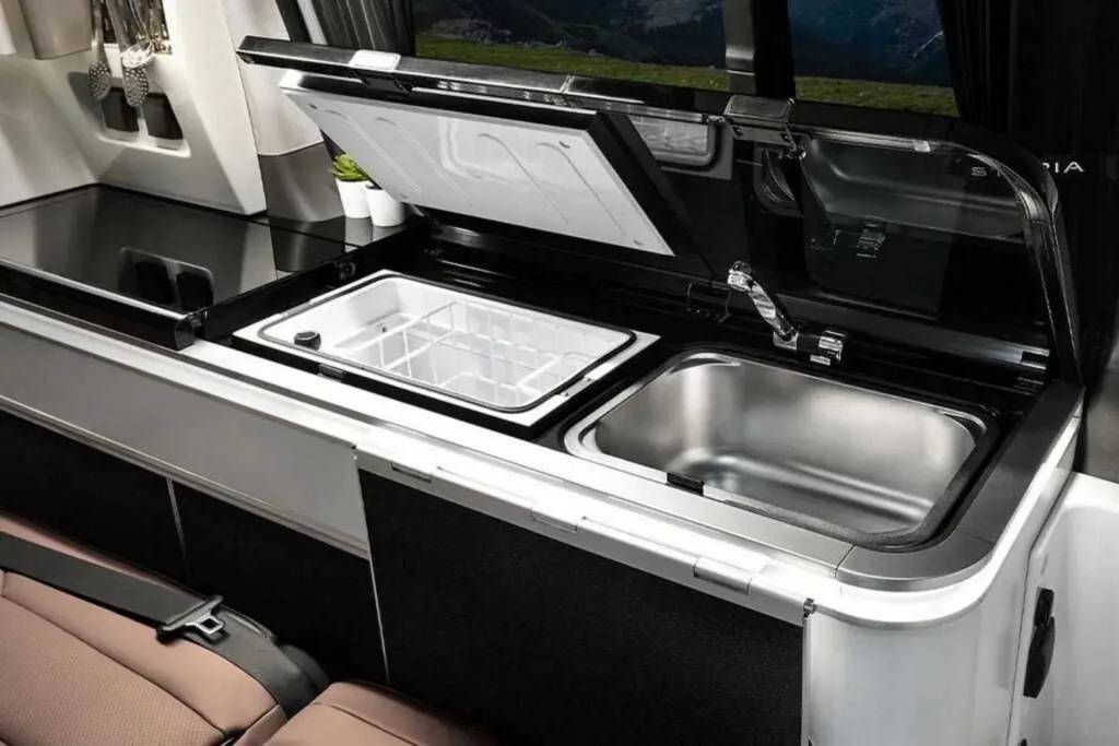 Hyundai-Staria-Lounge-Camper-7 Hyundai Staria pia