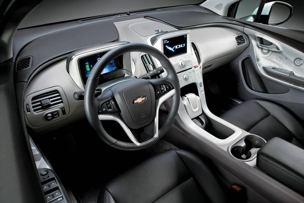 Impressões Interior do Volt, automóvel elétrico modelo 2010 da Chevrolet, testado pela revista Quatro Rodas.