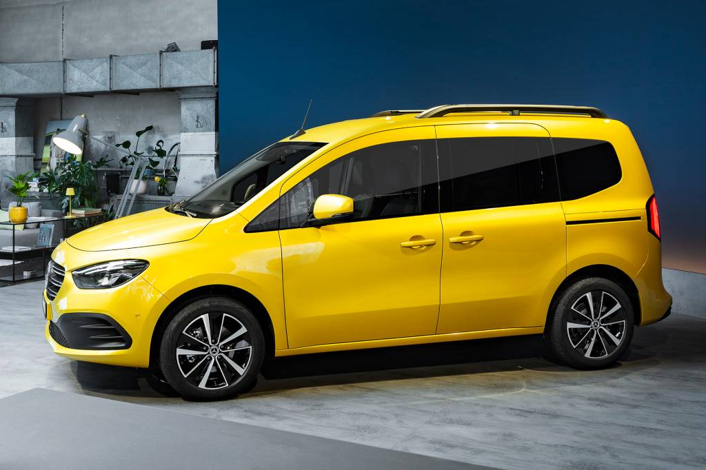 Die neue Mercedes-Benz T-KlasseThe new Mercedes-Benz T-Class Die neue Mercedes-Benz T-Klasse – Exterieur, limonitgelb metallic The new Mercedes-Benz T-Class – Exterior, limonite yellow metallic