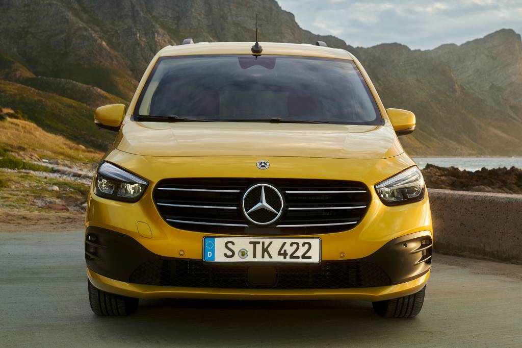 Die neue Mercedes-Benz T-KlasseThe new Mercedes-Benz T-Class Die neue Mercedes-Benz T-Klasse – Exterieur, limonitgelb metallic The new Mercedes-Benz T-Class – Exterior, limonite yellow metallic