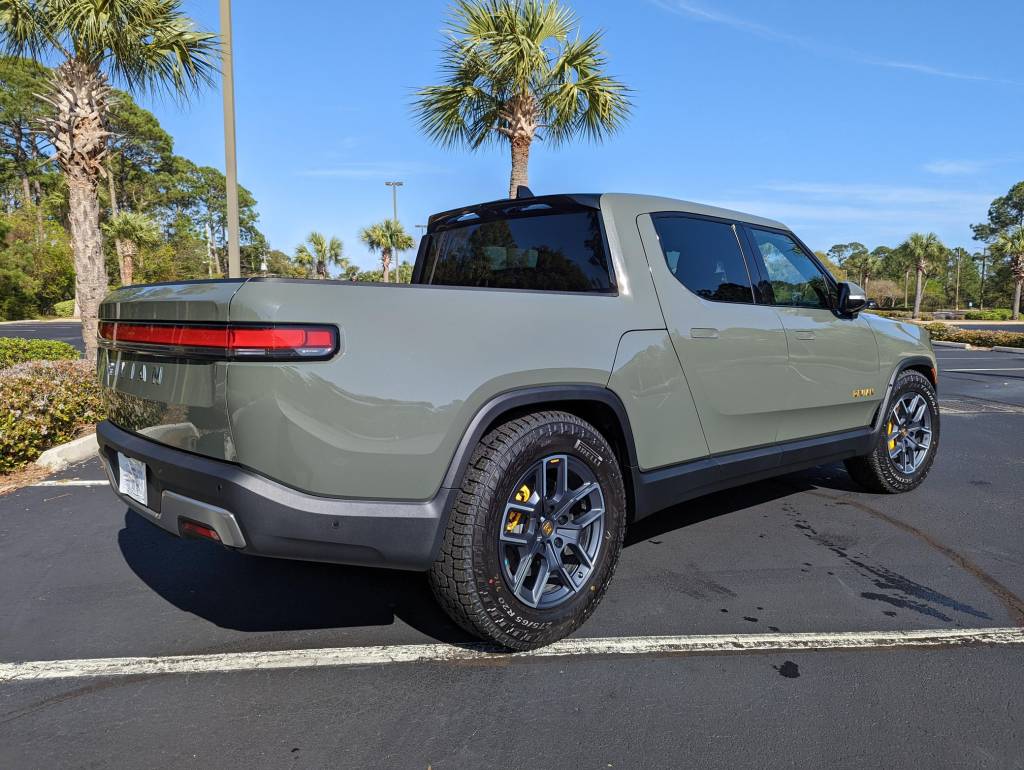Rivian-R1T-2 Rivian R1T
