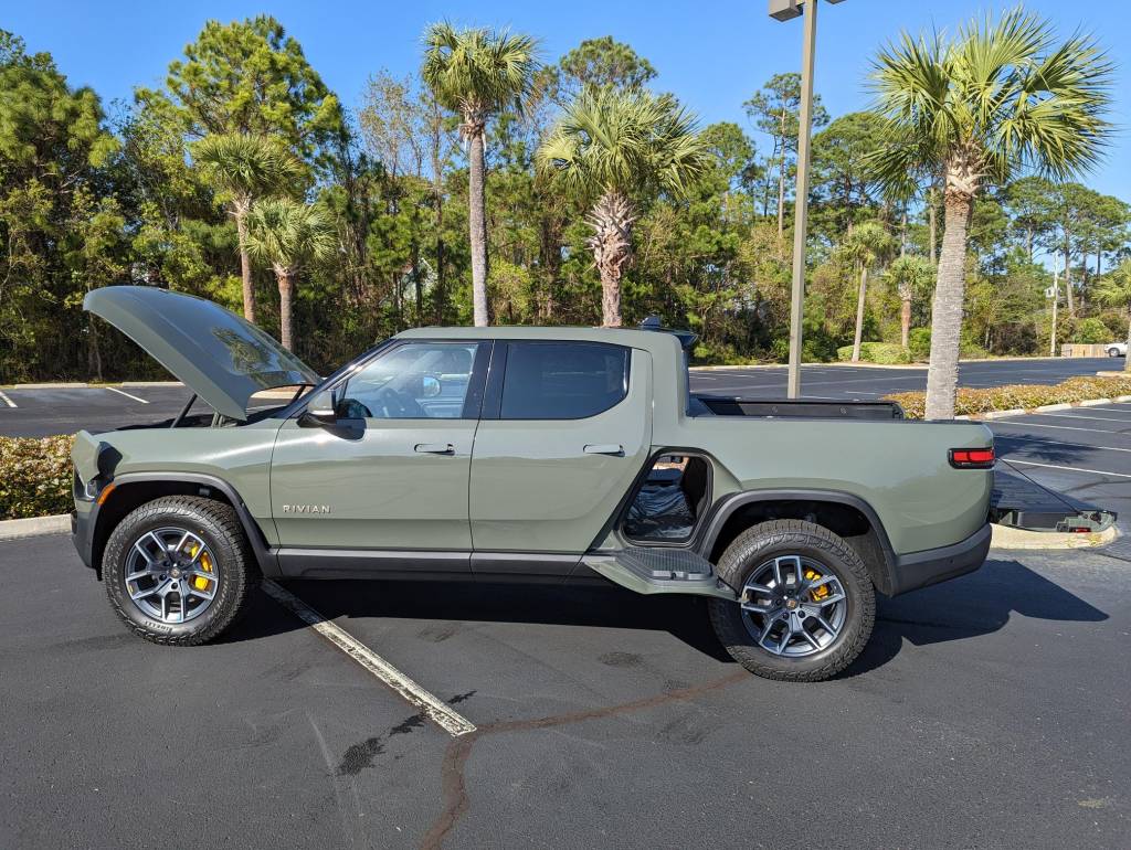 Rivian-R1T-4 Rivian R1T