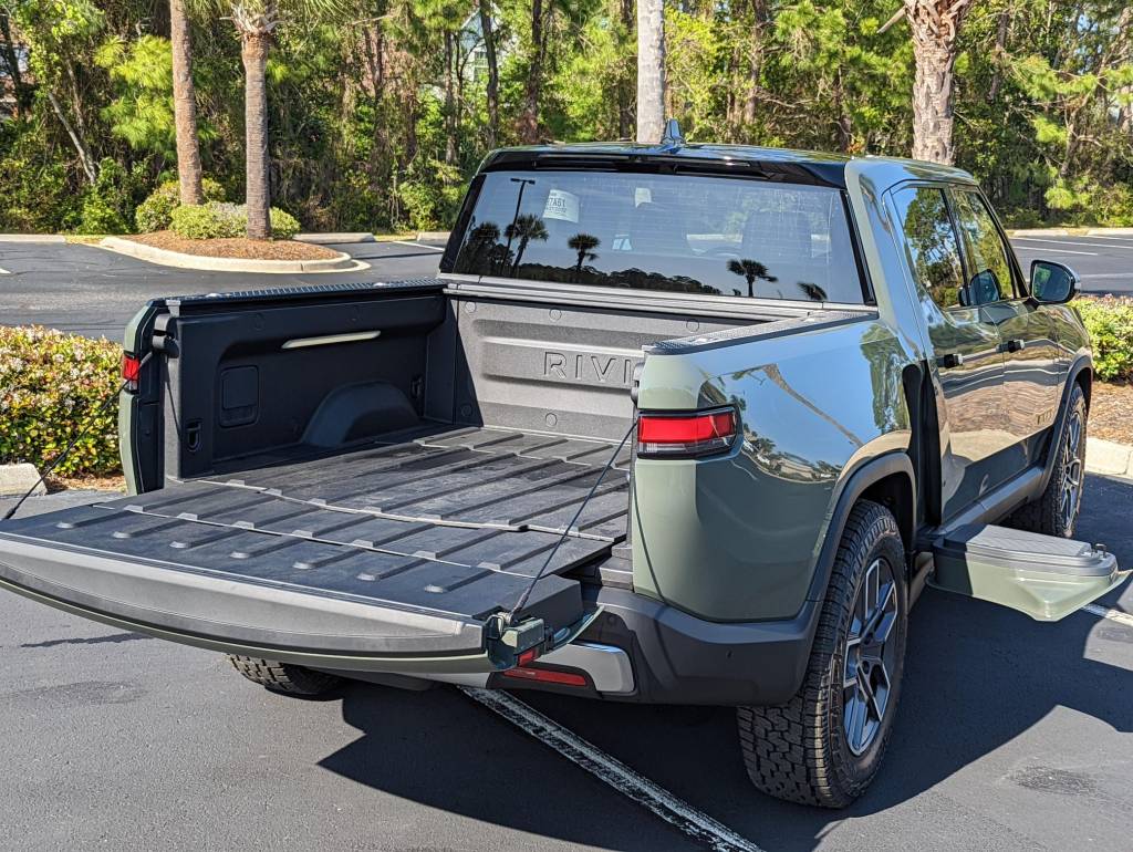 Rivian-R1T-5 Rivian R1T
