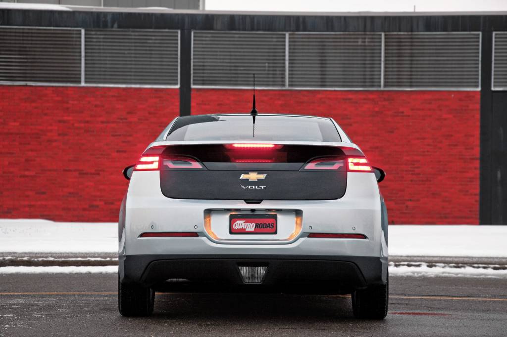 Impressões Volt, automóvel elétrico modelo 2010 da Chevrolet, testado pela revista Quatro Rodas.