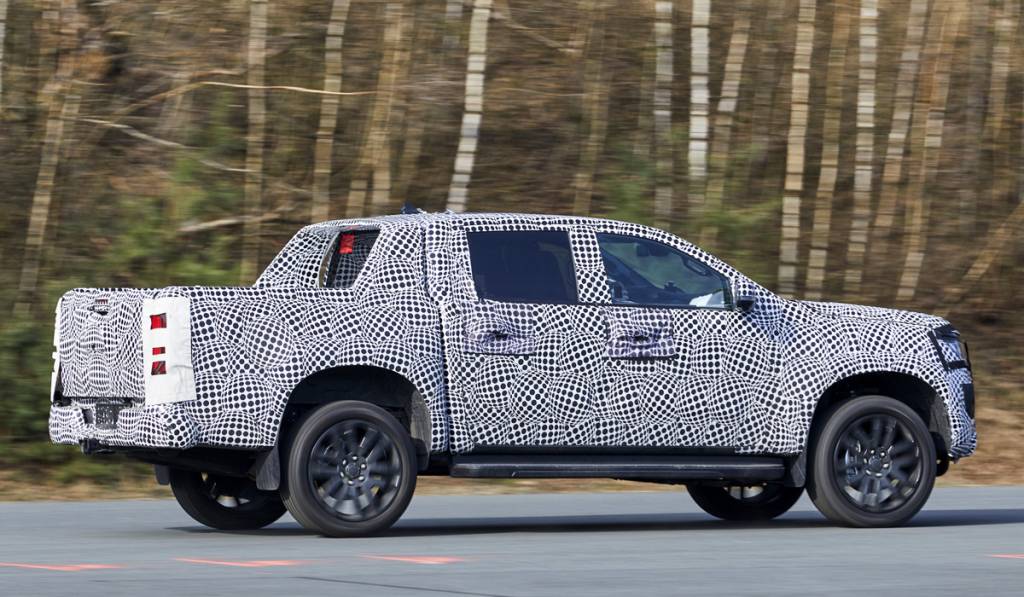 vw-amarok-camo2 Amarok está cada vez maior.