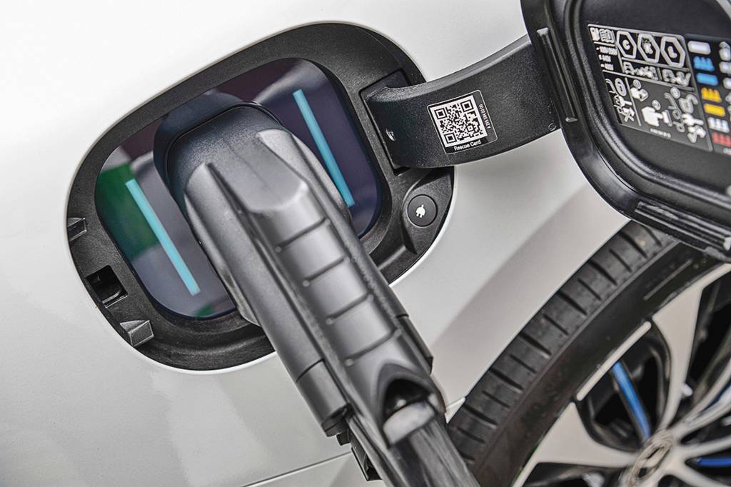 Veículos híbridos plug-in emitem quase 5x mais poluentes do que o declarado