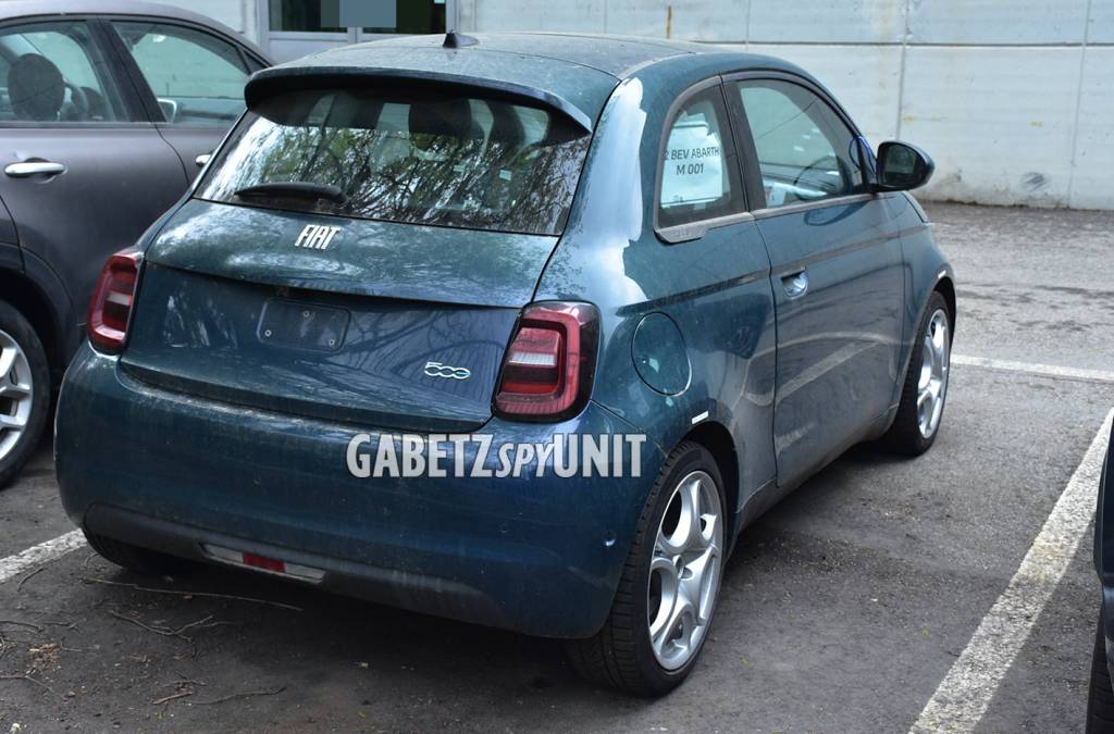 Flagra confirma desenvolvimento do Fiat 500e Abarth