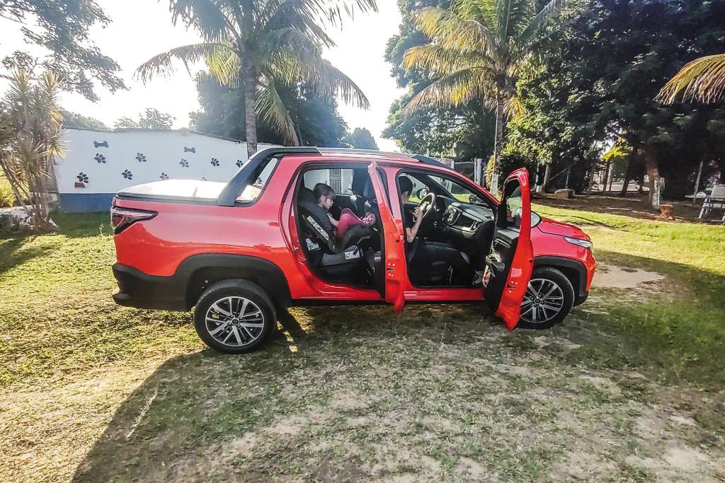 Longa duração: como é carregar crianças na Fiat Strada Cabine Dupla