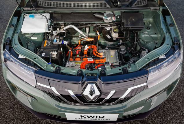Em vez do motor 1.0, capô aloja o inversor e o motor elétrico Em vez do motor 1.0, capô aloja o inversor e o motor elétrico