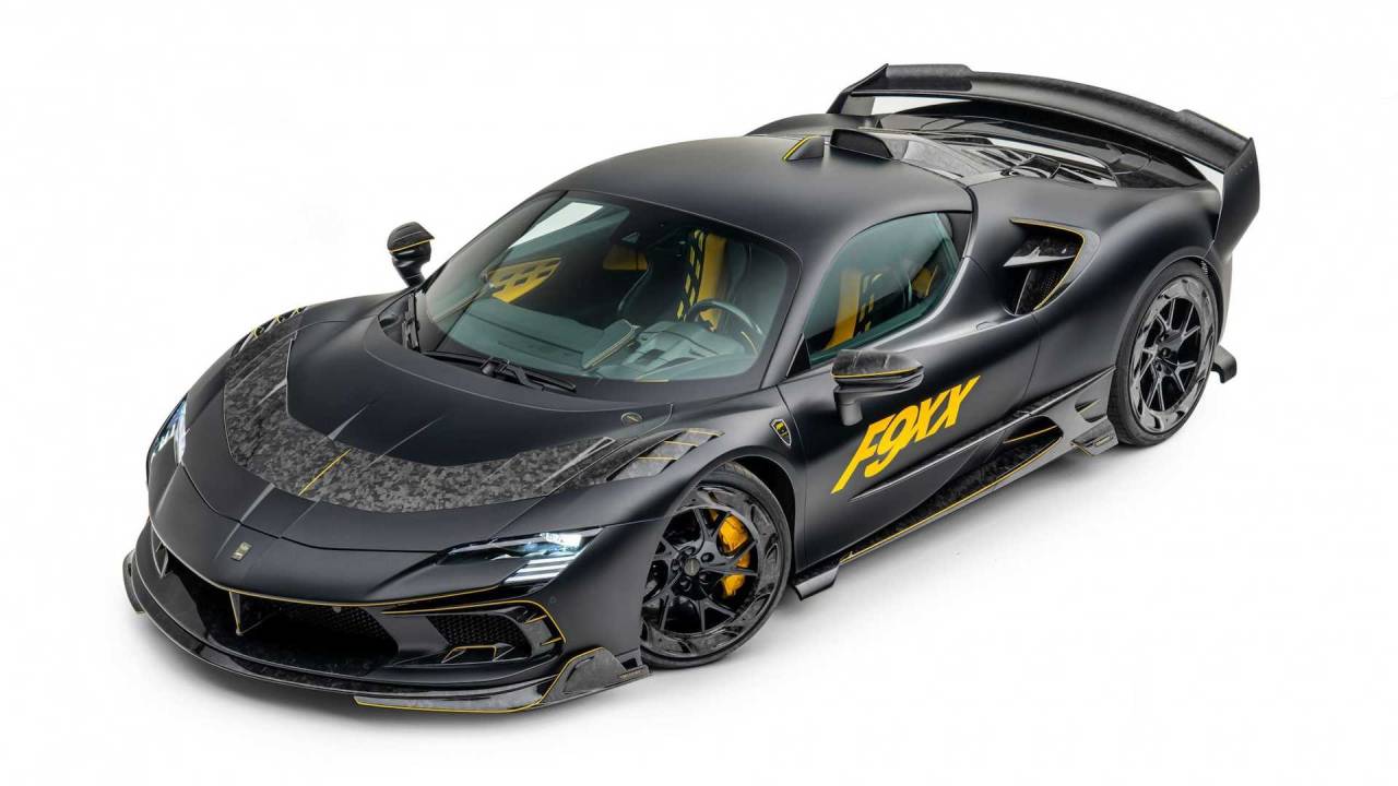 Ferrari SF90 customizada pela Mansory