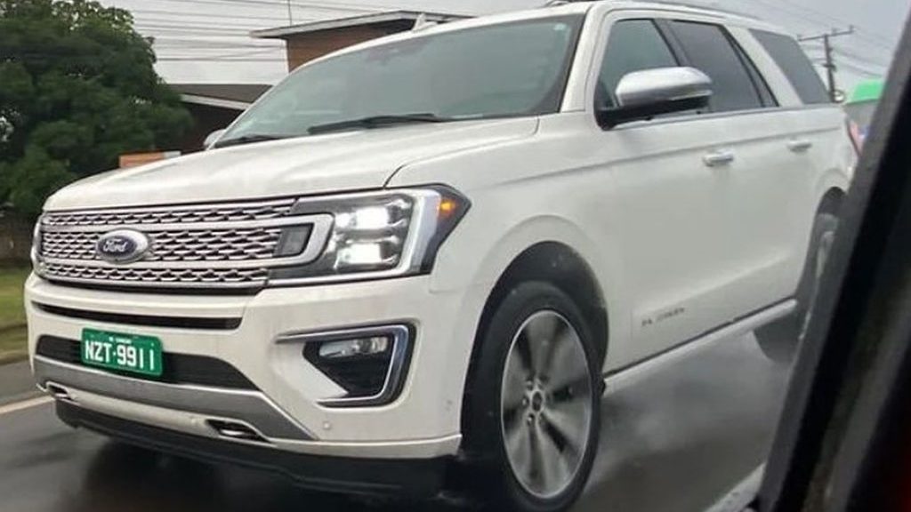 flagra-expedition Ford Expedition, que não vem ao Brasil, foi flagrado em Camaçari