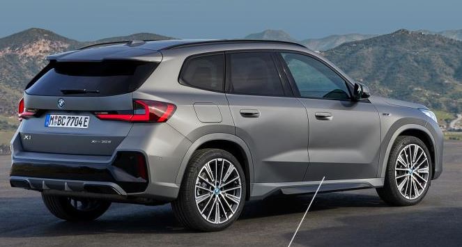 ix1 3 Traseira do BMW ix1 tem personalidade, com lanternas mais afiladas