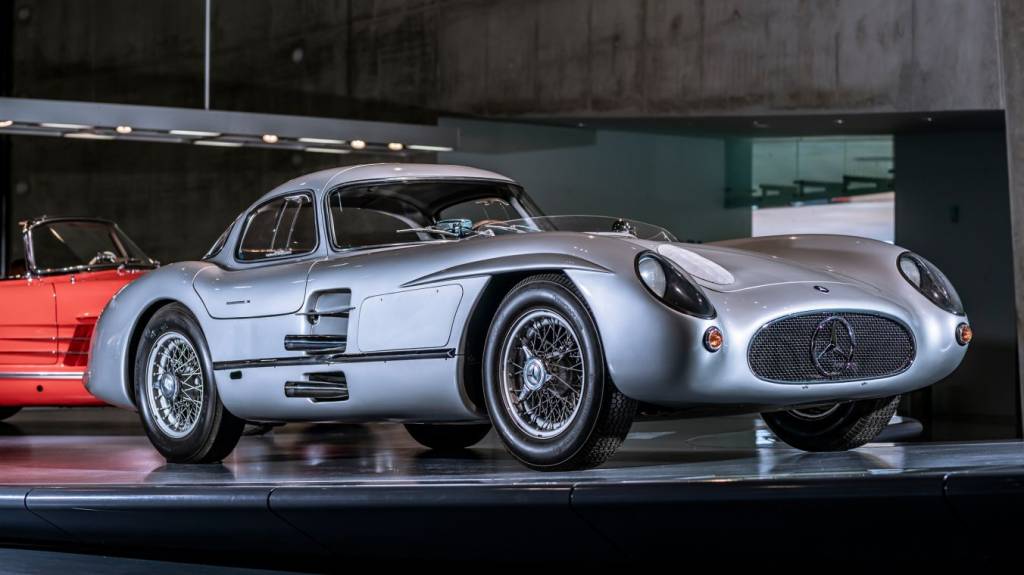 Mercedes-Benz 300 SLR Uhlenhaut Coupé Mercedes-Benz 300 SLR Uhlenhaut Coupé exibido no museu da marca, na Alemanha
