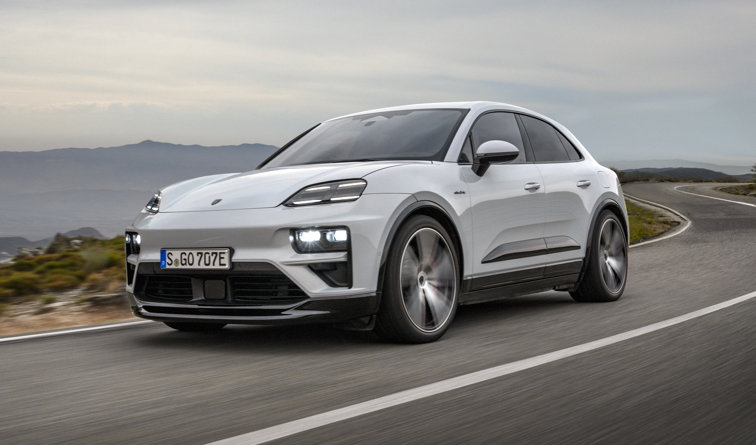 porsche_macan_turbo_530