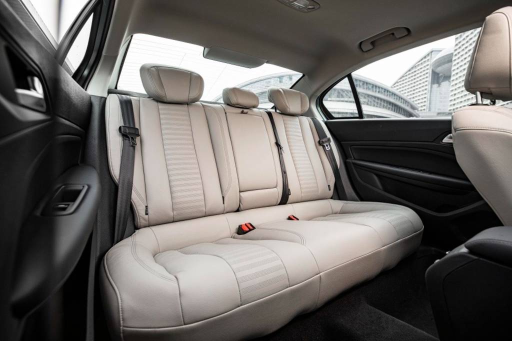 2022-Peugeot-408-Sedan-China-18 2022-Peugeot-408-Sedan