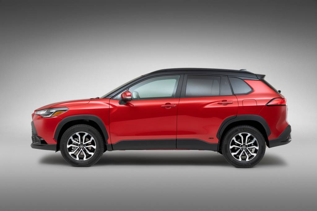 2023-Toyota-Corolla-Cross-Hybrid-3 (1) 2023-Toyota-Corolla-Cross-Hybrid