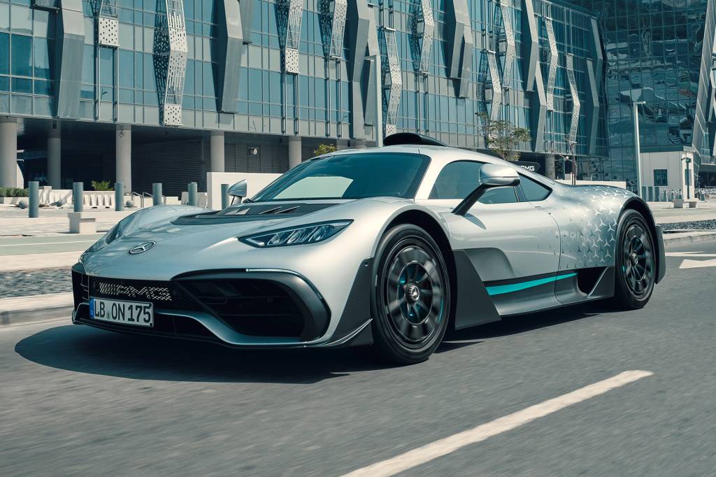 Mercedes-AMG ONE Mercedes-AMG ONE (Kraftstoffverbrauch gewichtet, kombiniert: 8,7 l/100 km; CO2‑Emissionen gewichtet, kombiniert: 198 g/km; Stromverbrauch gewichtet, kombiniert: 32 kWh/100 km) // Mercedes-AMG ONE (fuel consumption weighted, combined: 8.7 l/100 km; CO2 emissions weighted, combined: 198 g/km; electricity consumption weighted, combined: 32 kWh/100 km)
