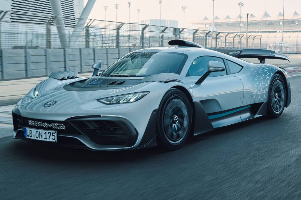 Mercedes-AMG ONE Mercedes-AMG ONE (Kraftstoffverbrauch gewichtet, kombiniert: 8,7 l/100 km; CO2‑Emissionen gewichtet, kombiniert: 198 g/km; Stromverbrauch gewichtet, kombiniert: 32 kWh/100 km) // Mercedes-AMG ONE (fuel consumption weighted, combined: 8.7 l/100 km; CO2 emissions weighted, combined: 198 g/km; electricity consumption weighted, combined: 32 kWh/100 km)