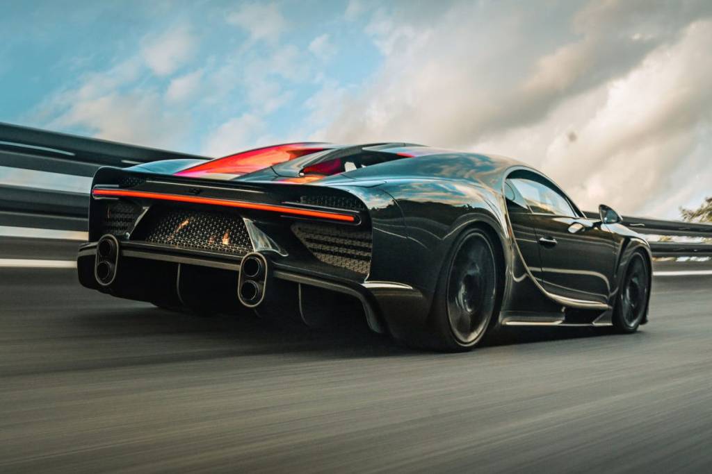 02 BUGATTI_CSS300+-last-delivery_Record Bugatti Chiron Super Sport 300+