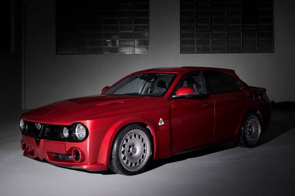 Empresa italiana transforma Alfa Romeo Giulia em carro dos anos 1960