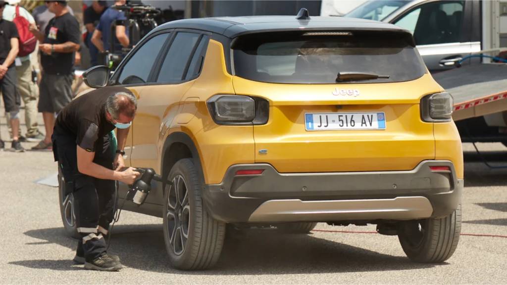 Baby Jeep-2 Primeiro Jeep elétrico é flagrado na Europa