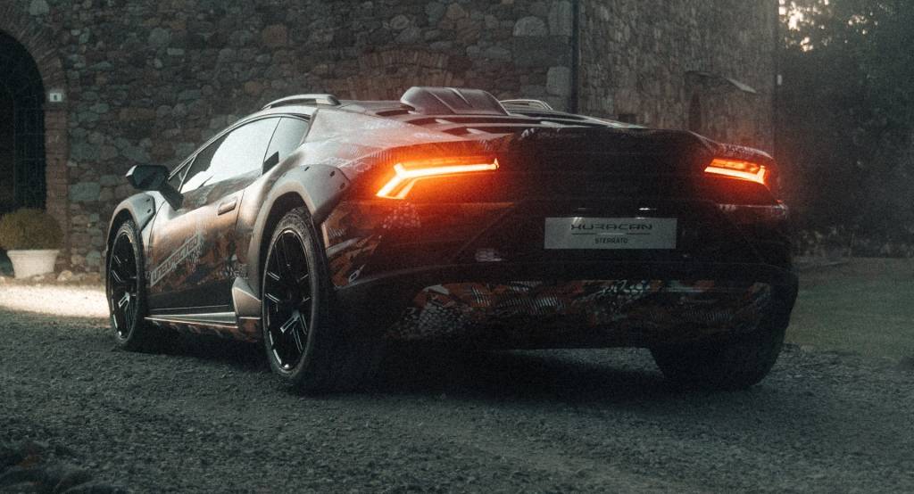 Lamborghini-Huracan-Sterrato-teaser-5s Lamborghini Sterrato traseira