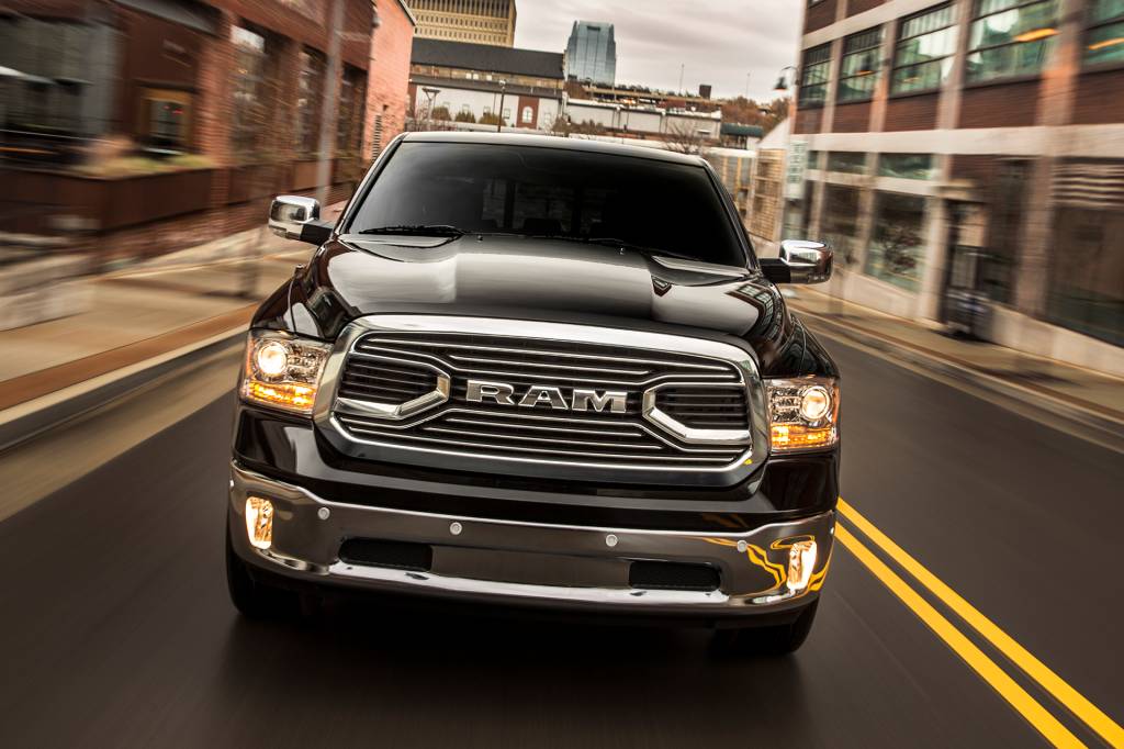 Ram 1500 da geração passada vem ao Brasil de olho nas picapes médias