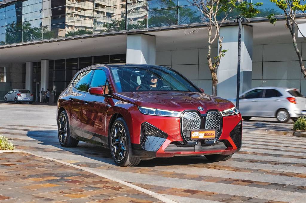 BMW IX Fomos de São Paulo a Santa Catarina com um BMW iX50 sem recarregar. Será que passamos por apuros?