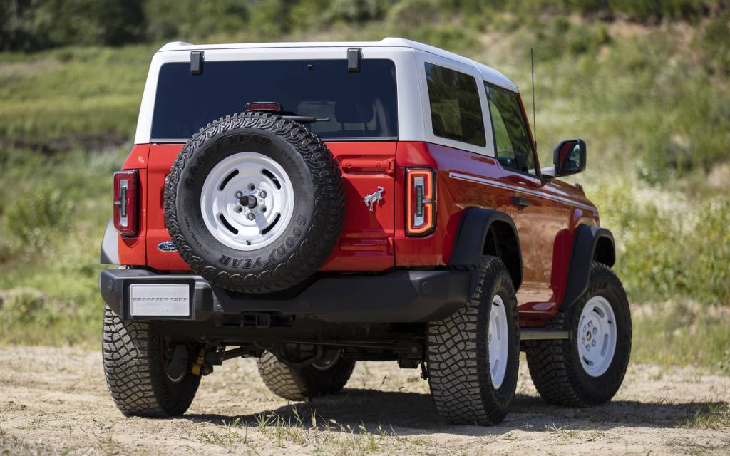 2023-Ford-Bronco-Heritage-Edition_Race-Red-3 Bronco Heritage Edition