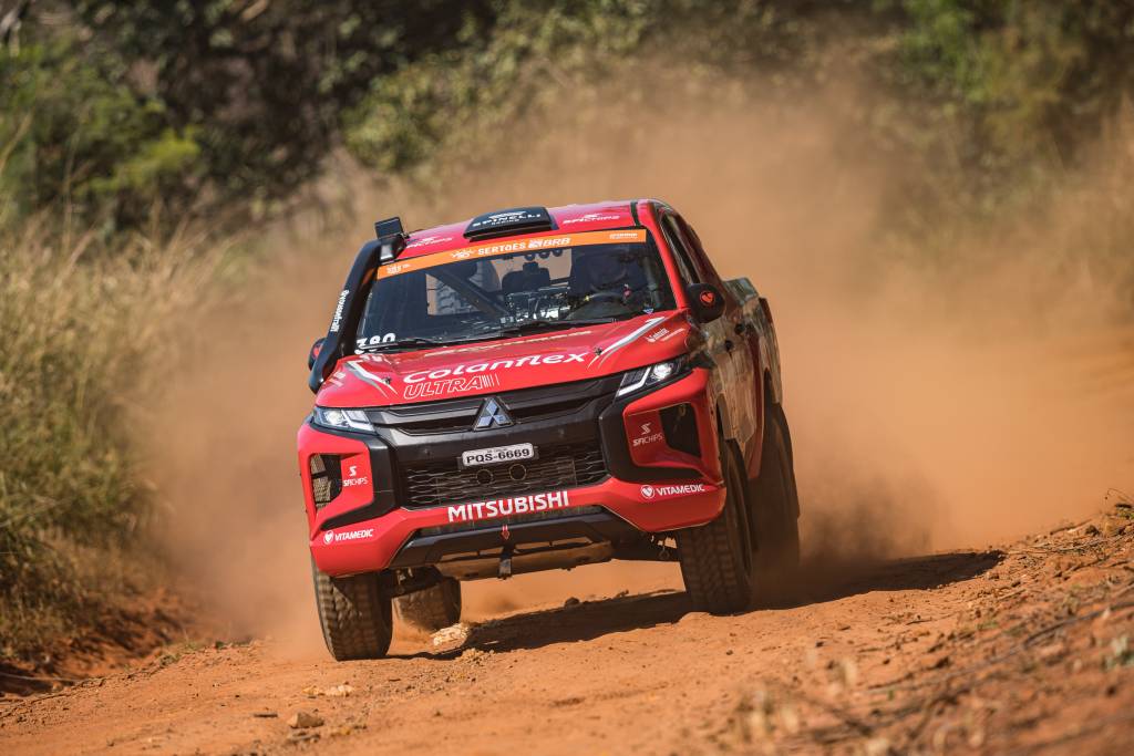 380_marcelomachadodemelo_0018542_48560 Mitsubishi L200 de Youssef Haddad