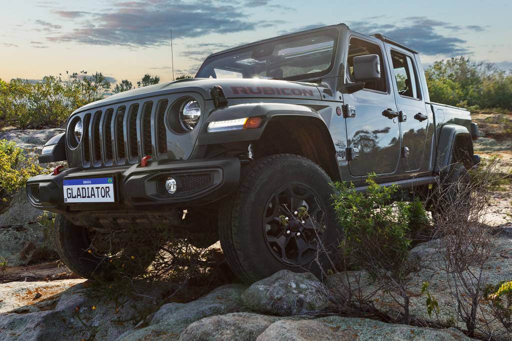 Jeep Gladiator (3) Caminhonete escala pedras sem dificuldade