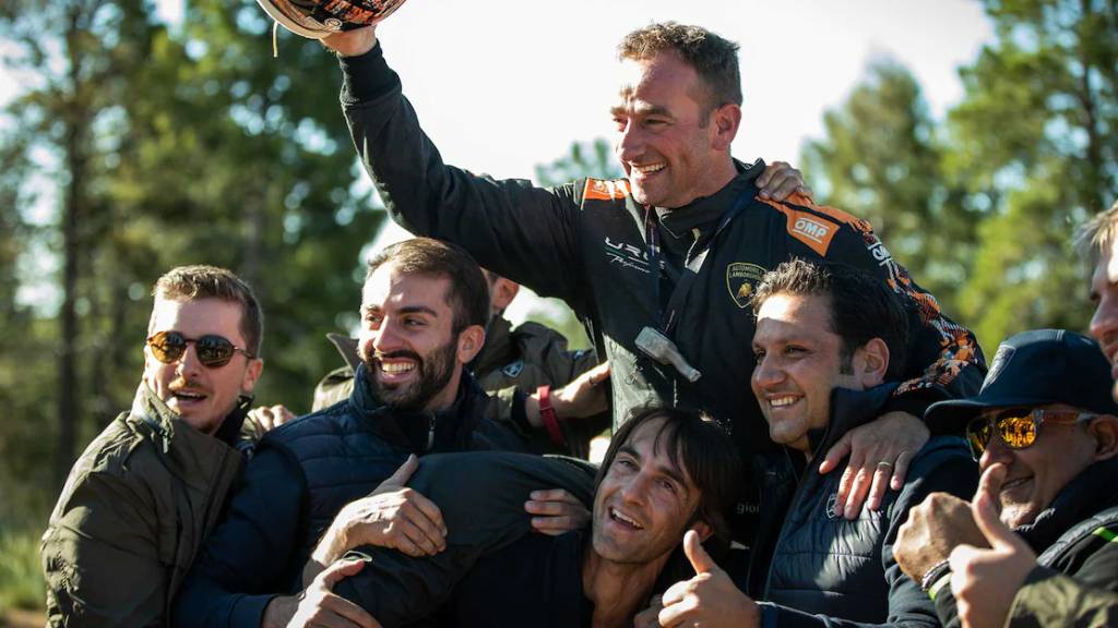 Protótipo do Novo Lamborghini Urus Piloto Simone Fraggiola e equipe da Lamborghini