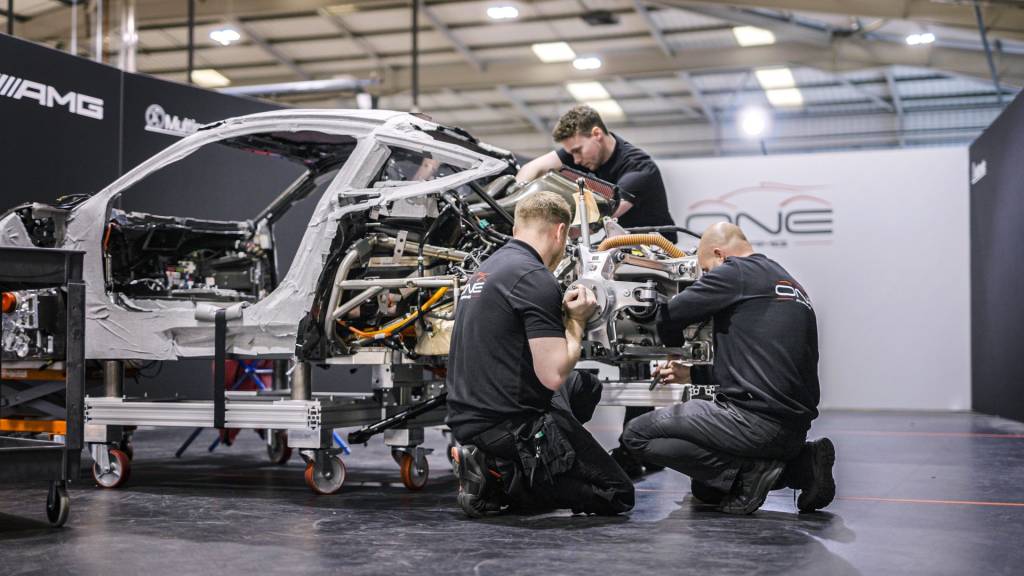 Mercedes-AMG-One Engenheiros preparam parte mecânica do esportivo