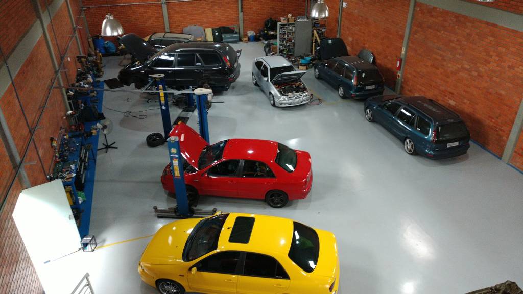 OFICINA NO GERAL Oficina vista de cima: ao centro, o Kadett de Diogo