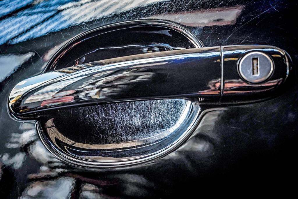 Cientistas criam pintura automotiva que usa o sol para reparar arranhões