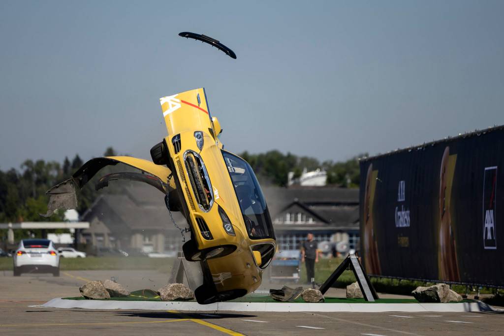 Motoristas de carros elétricos causam mais acidentes, diz estudo