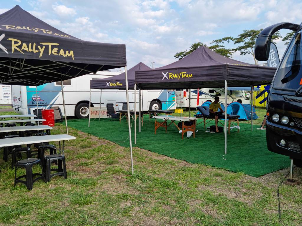 xrally1 Não são só os carros que precisam estar em dia: fisioterapeutas cuidam da equipe em macas