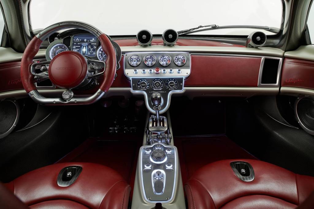 1037688 Pagani Utopia interior frontal