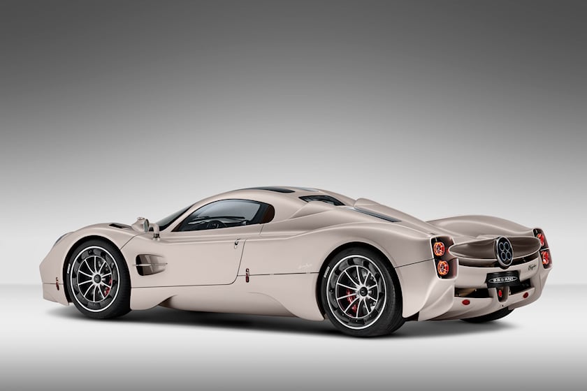 1037692 Pagani Utopia traseira tres quartos