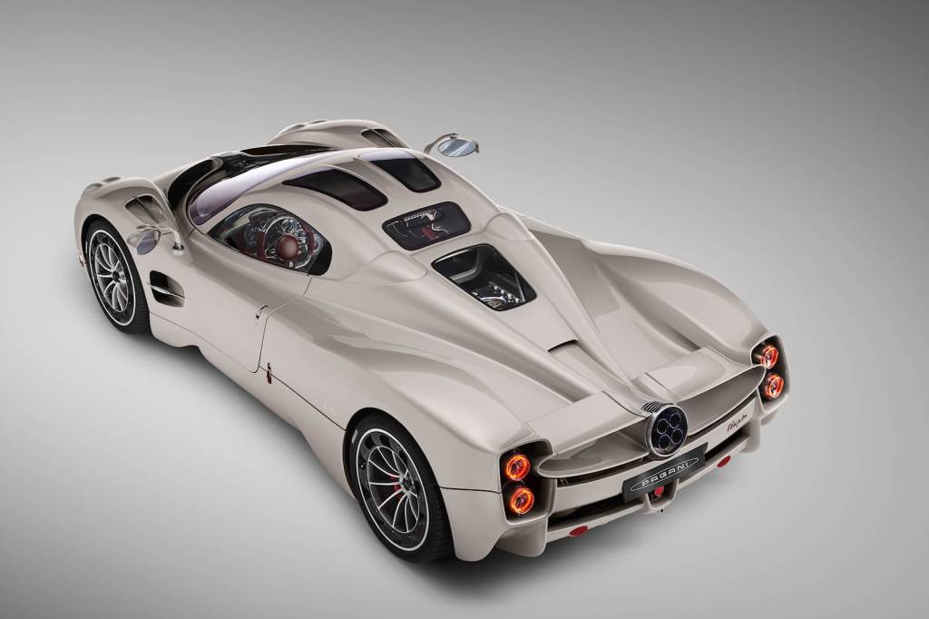 1037694 Pagani Utopia traseira