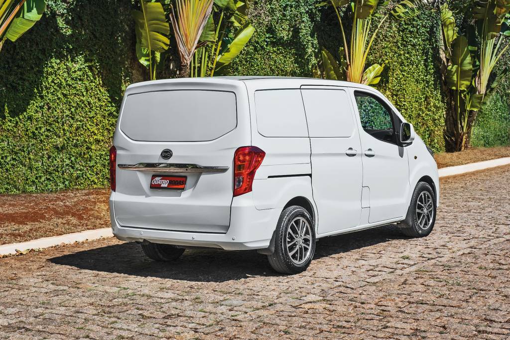 BYD T3 BYD T3 1