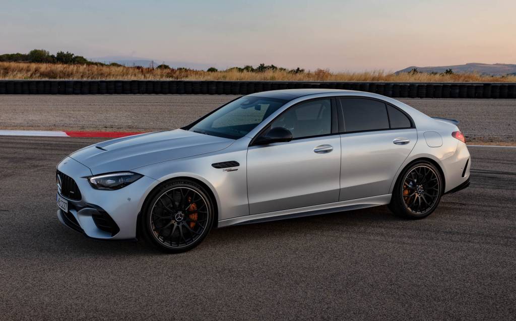 2023-Mercedes-AMG-C-63-S-E-PERFORMANCE-00015 Mercedes-AMG C63 S totalmente lateral sedã