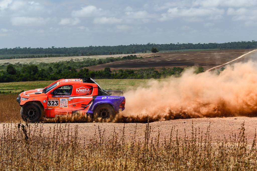 412620_1030391_bcas_jmd140134_48560_402922_48560 Lucas Moraes e Kaique Bentivoglio venceram dez das 14 etapas do Sertões