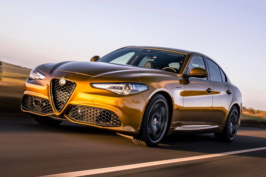 Alfa Romeo Giulia Veloce Q2 Alfa Romeo Giulia é um dos vários modelos que utilizam o novo motor do Compass brasileiro